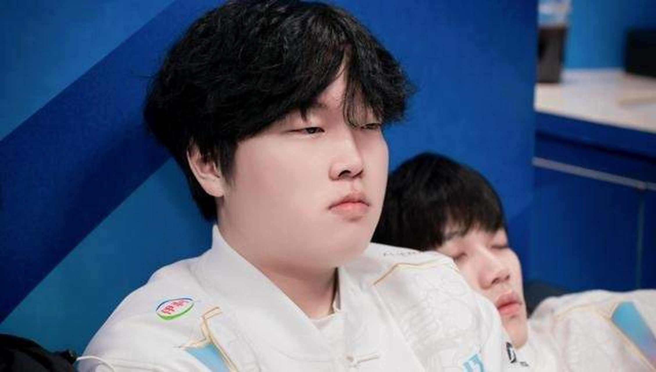 开云体育APP下载-关于100T鏖战EDG，Knight拿下关键大龙焦点之战小组赛，成为赛场最大亮点的信息