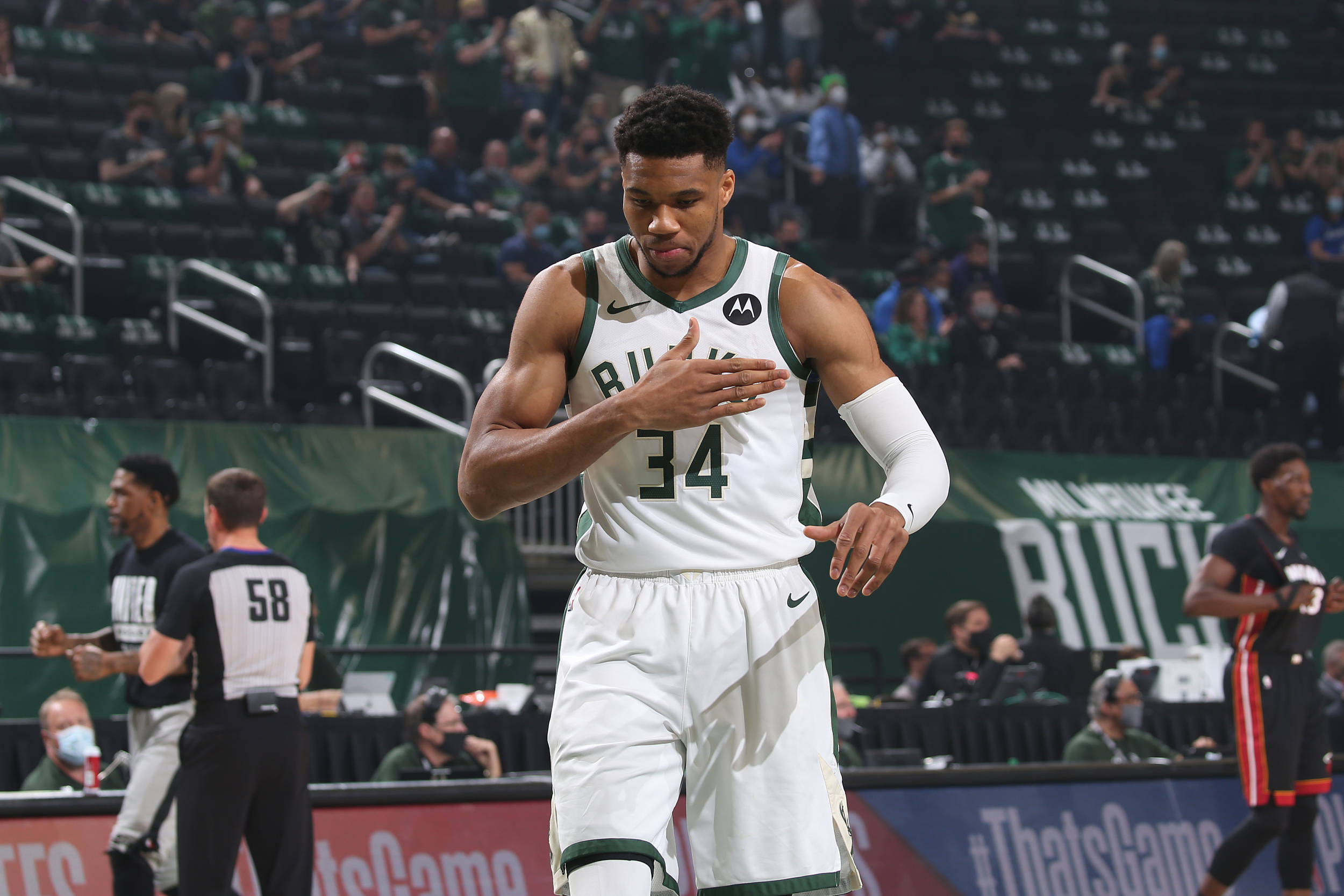 包含澳大利亚男篮完胜雄鹿,威斯布鲁克高光表现的词条 包含澳大利亚男篮完胜雄鹿,威斯布鲁克高光表现的词条