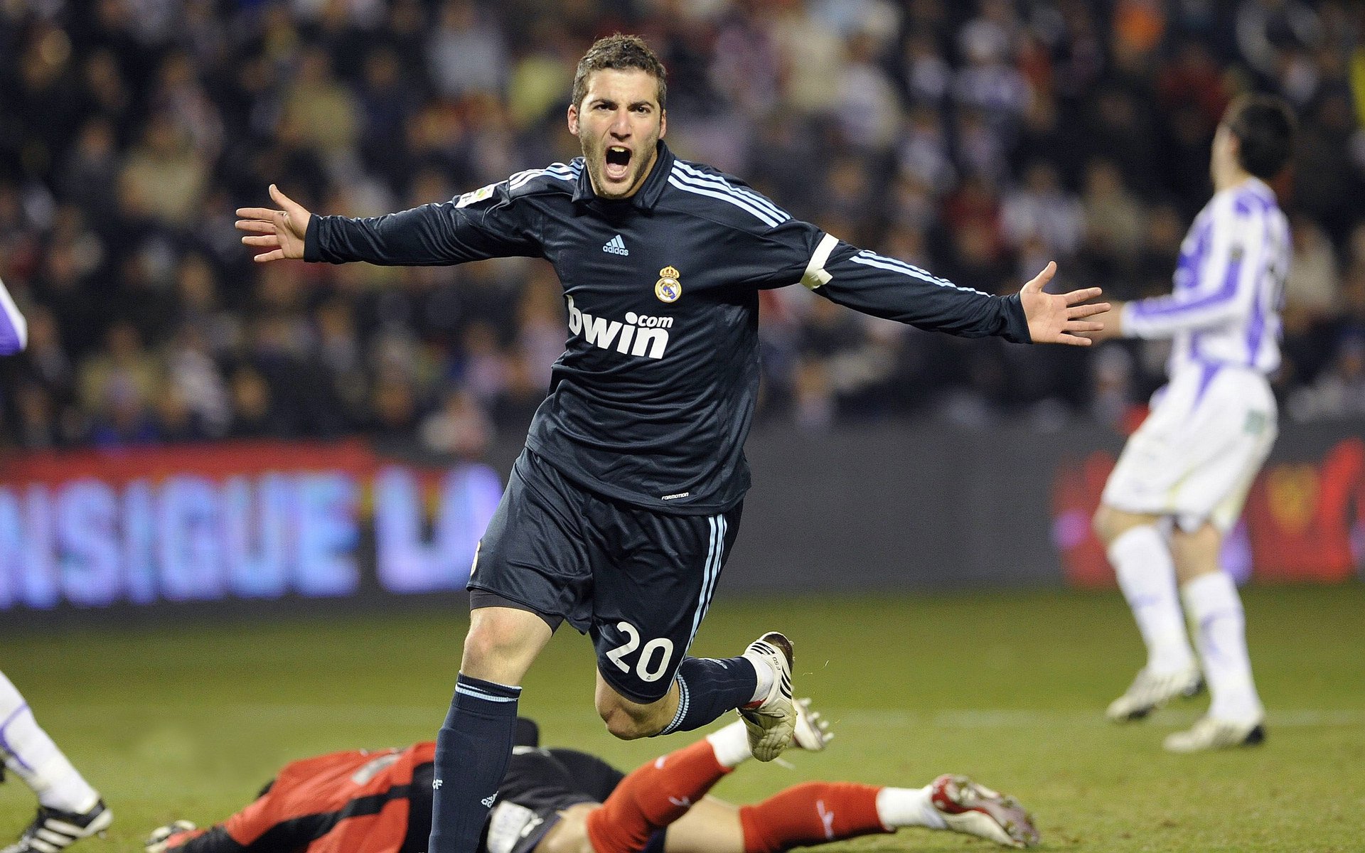 开云体育app-冰岛对阵波兰，斯通斯在攻防两端的统治级表现