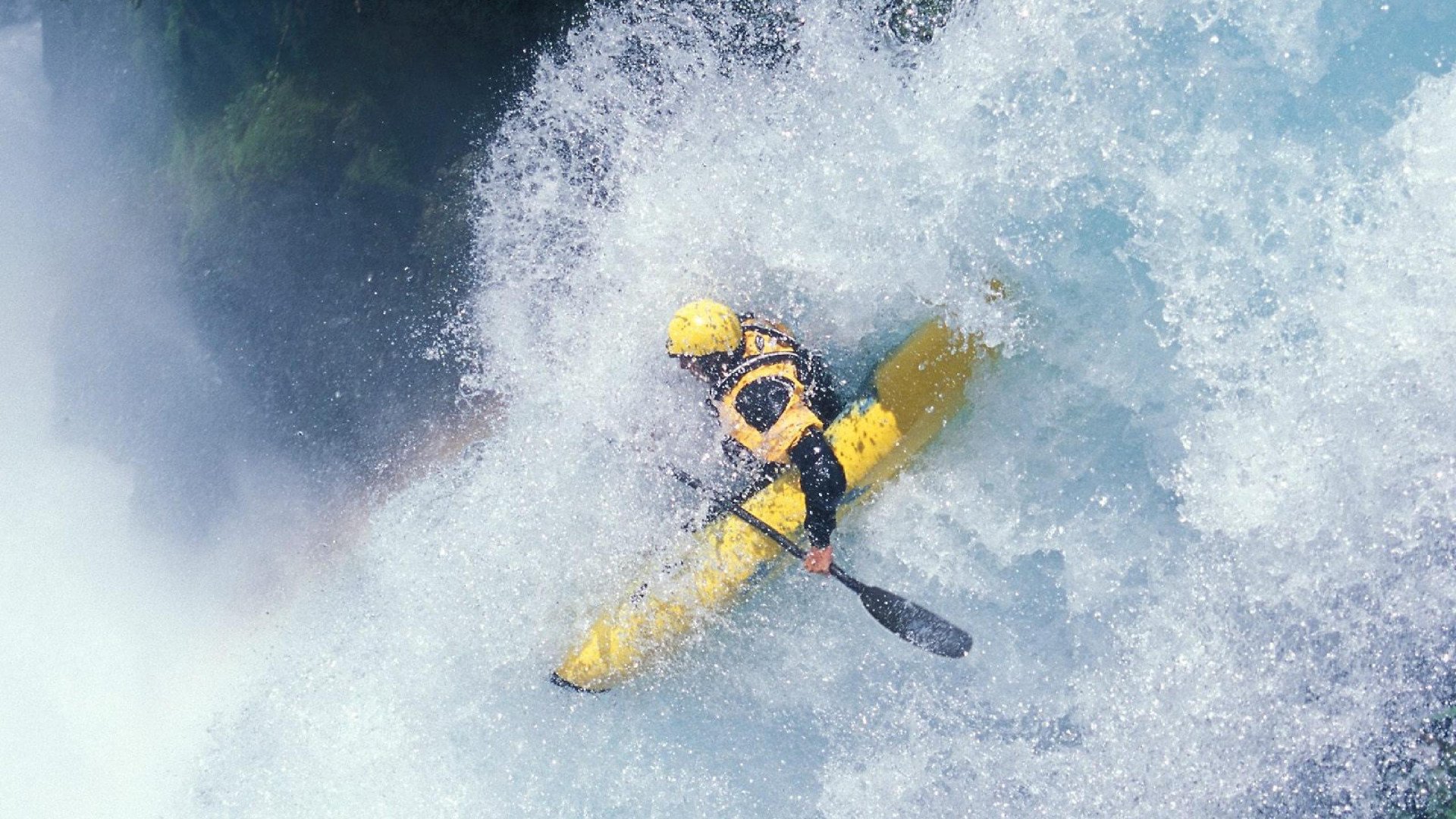 赛道与赛场，当F1街道赛的轰鸣遇见新疆男篮的坚韧