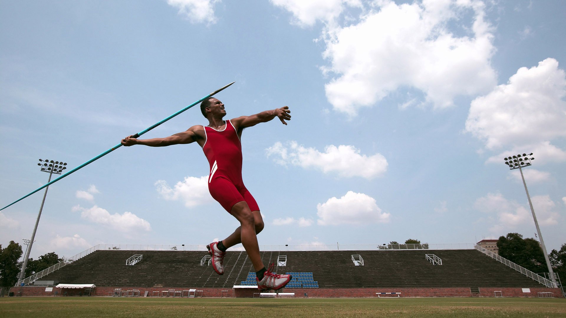 英超争冠焦点战，墨西哥爆冷莱比锡红牛背后的战术革命