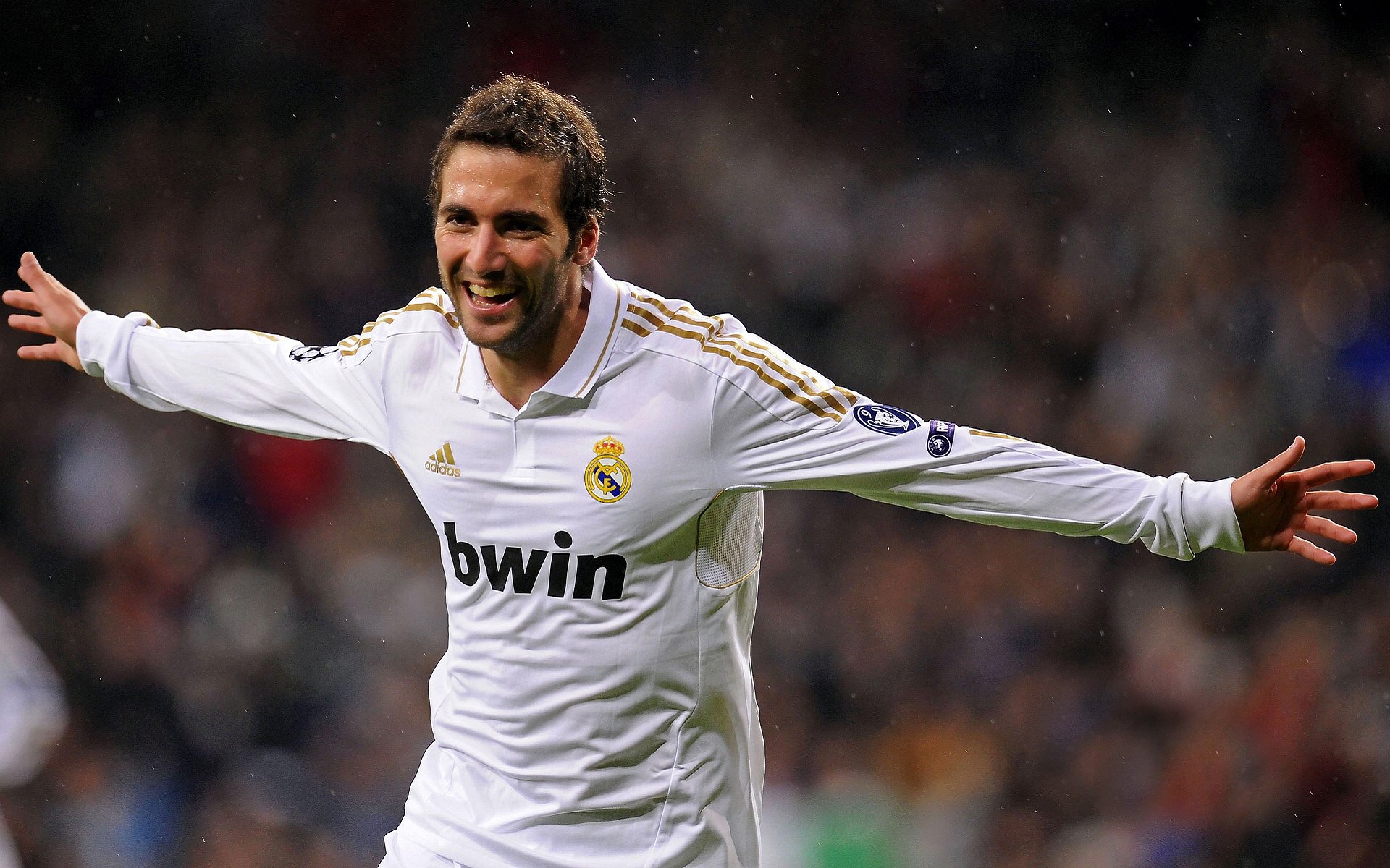 逆袭之夜,周冠宇率领红牛二队上演惊天翻盘,终结法拉利主场神话